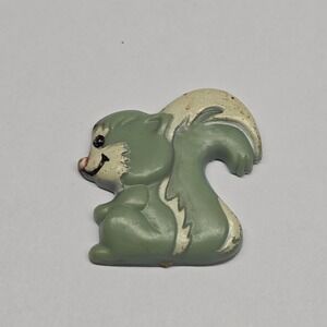 Skunk Gray Refrigerator Magnet Vintage CWA 1980s Retro Kitsch